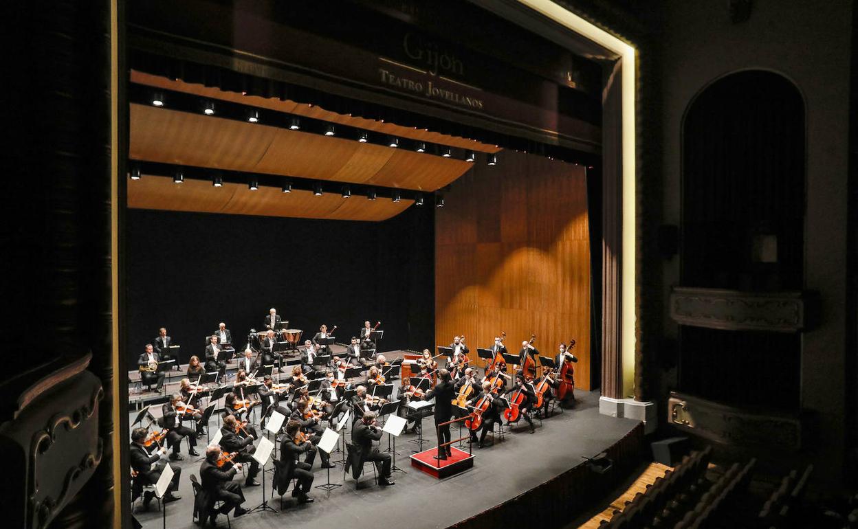 La OSPA, en un reciente concierto en el Teatro Jovellanos.