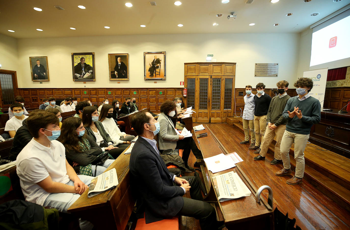 El colegio de Fomento Los Robles presentaron el proyecto 'Health care' en la categoría de menores de 18 años.