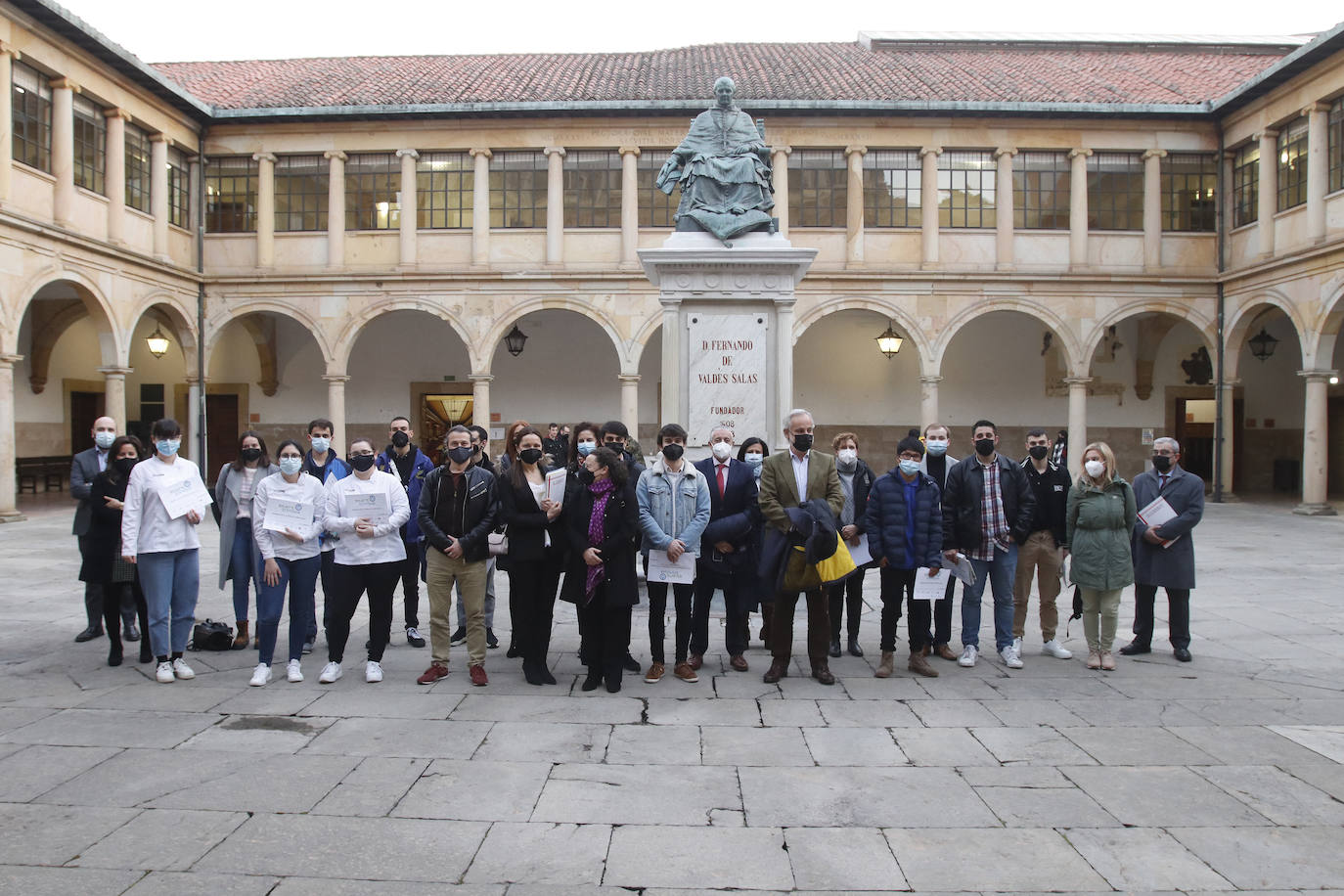Los ganadores en la categoría de más de 18 años conquistaron al jurado con un proyecto de pastelería personalizada en el momento.