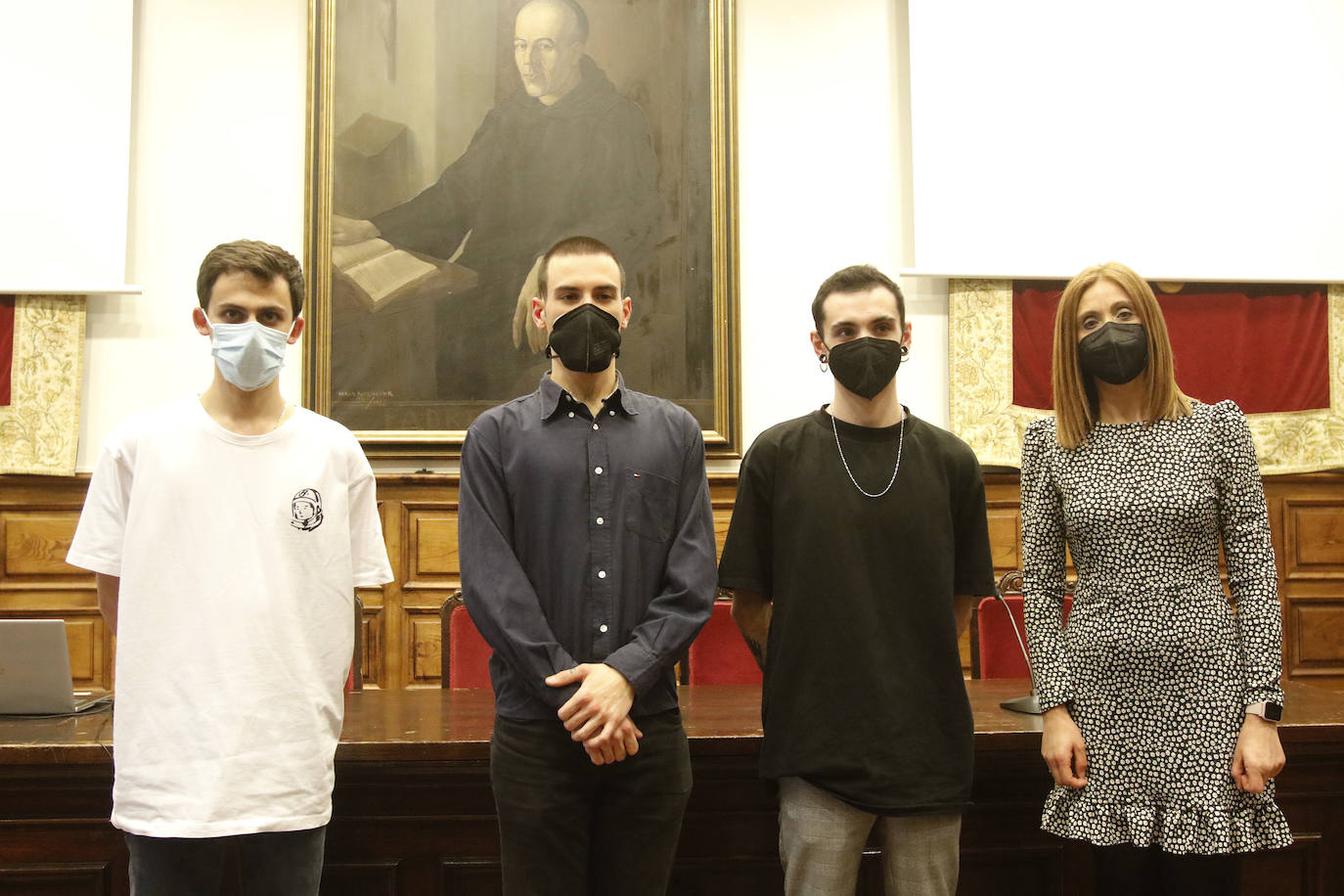 Los ganadores en la categoría de más de 18 años conquistaron al jurado con un proyecto de pastelería personalizada en el momento.