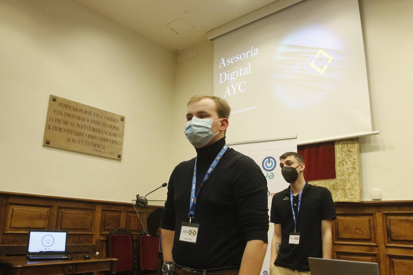 Los ganadores en la categoría de más de 18 años conquistaron al jurado con un proyecto de pastelería personalizada en el momento.