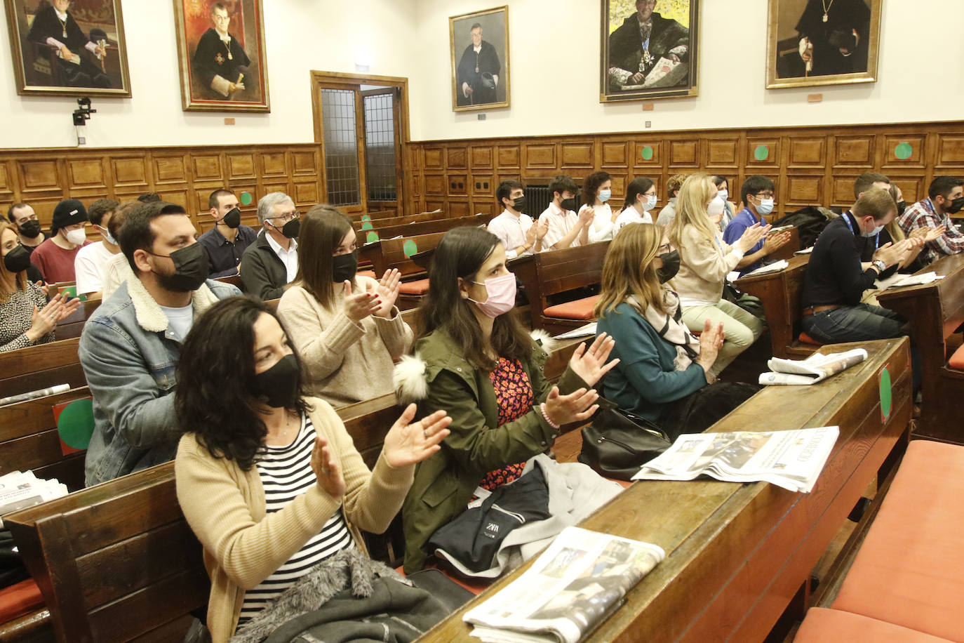 Los ganadores en la categoría de más de 18 años conquistaron al jurado con un proyecto de pastelería personalizada en el momento.