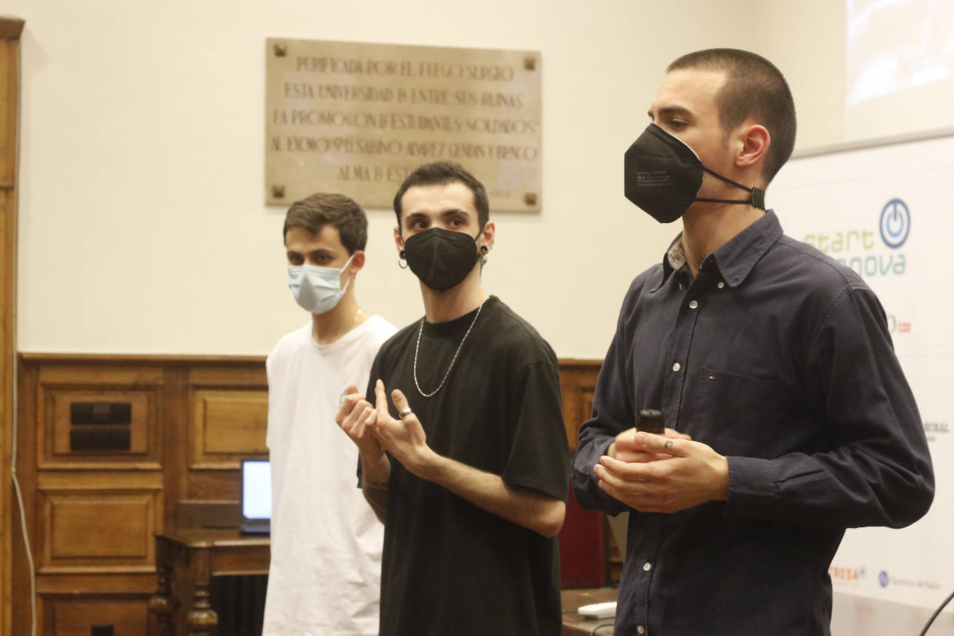 Los ganadores en la categoría de más de 18 años conquistaron al jurado con un proyecto de pastelería personalizada en el momento.