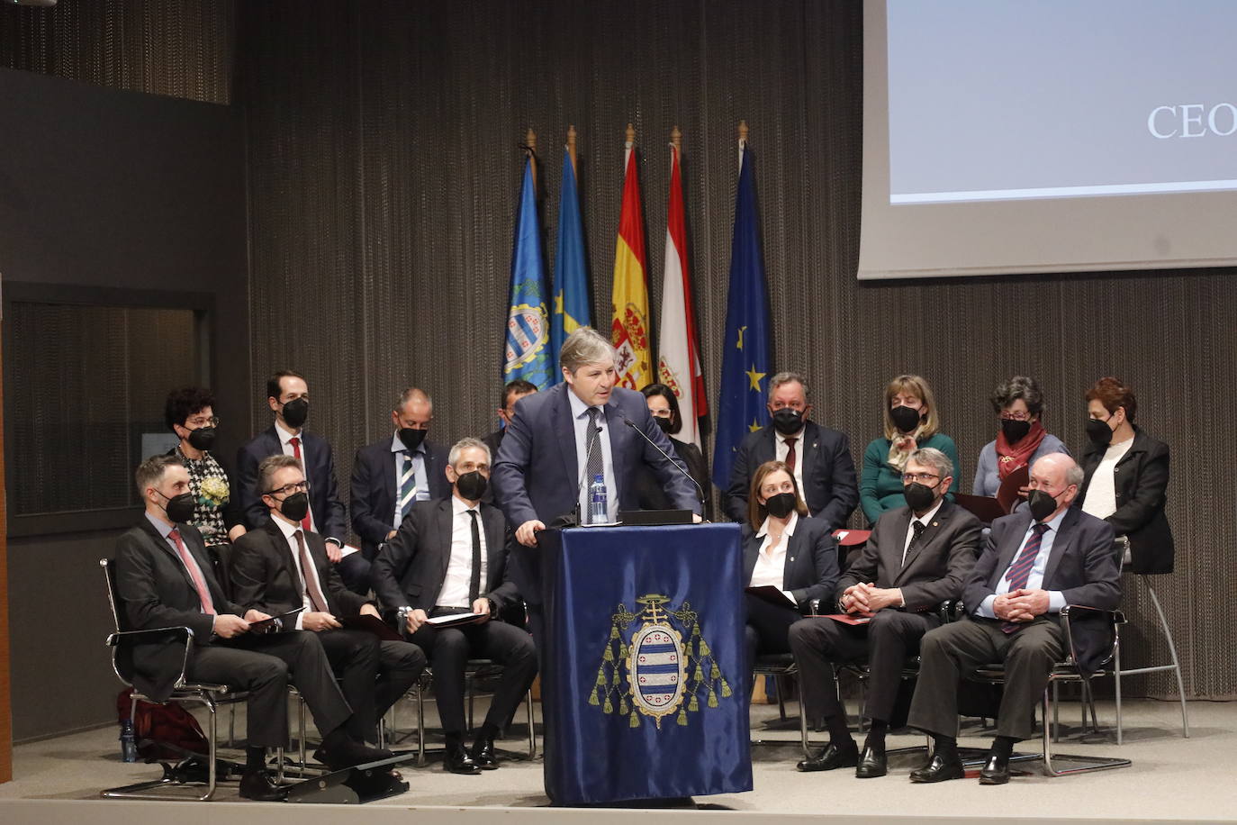 La Escuela Politécnica de Ingeniería (EPI) de Gijón celebró este viernes, a las 18 horas, la ceremonia de entrega de diplomas 2022. Este año fueron 400 los alumnos participantes. Al acto acudieron, entre otros, el rector, Ignacio Villaverde, y el director de la EPI, Juan Carlos Campo. El discurso de graduación, por su parte, corrió a cargo de Jaime Argüelles Álvarez, consejero delegado de DF-Duro Felguera, antiguo alumno de la Escuela de Ingeniería Industrial.