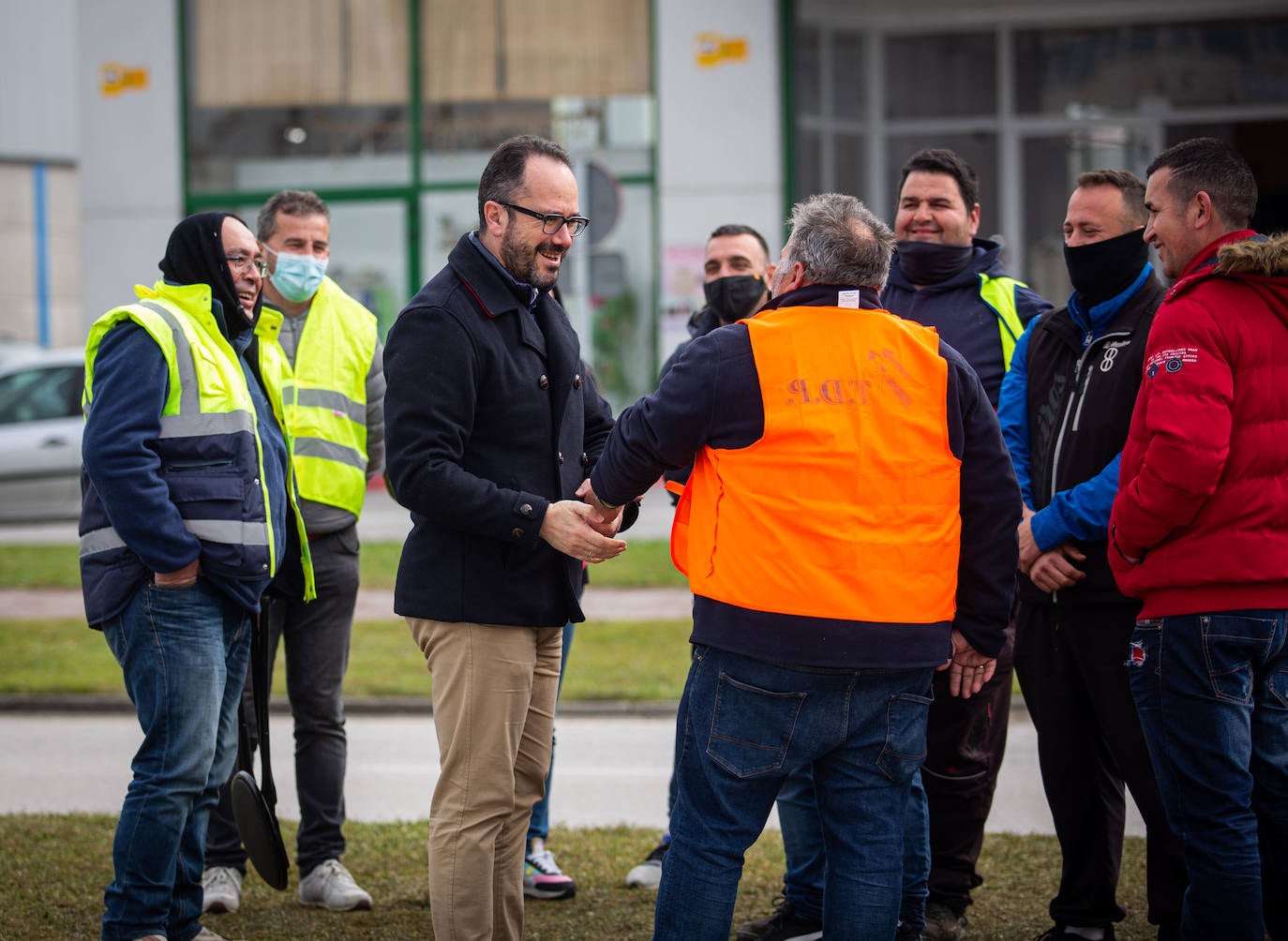 Los puertos de la región siguen en una situación complicada, sin tráfico de camiones que puedan mover las mercancías, más allá de los que trabajan con escolta, mientras las posturas de las entidades que apoyan los paros en la región se mantienen firmes.