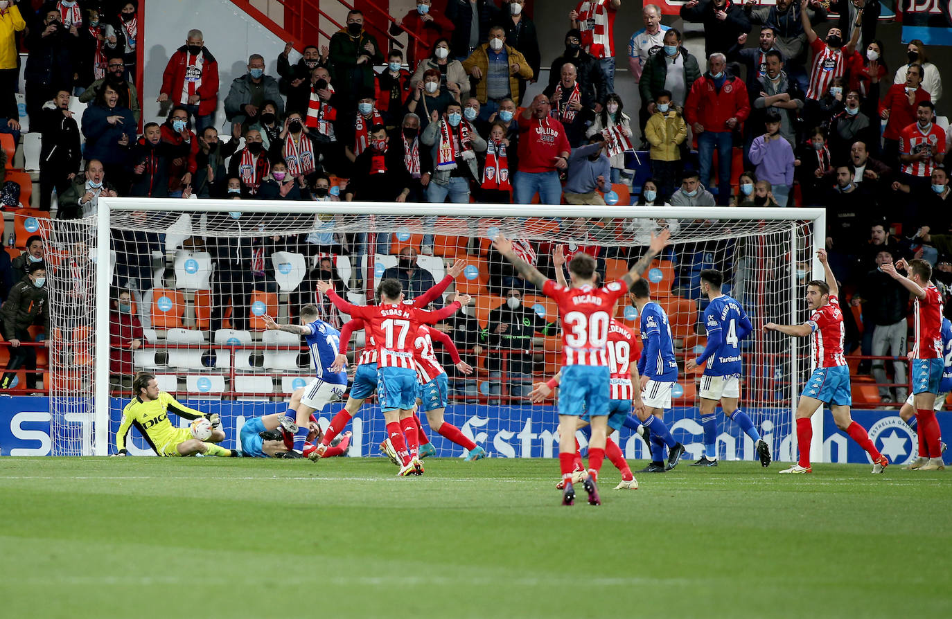 Fotos: Las mejores imágenes del Lugo - Real Oviedo