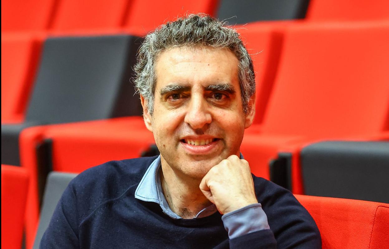 Manel Esteller posa para EL COMERCIO en el HUCA, donde habló ante investigadores. 