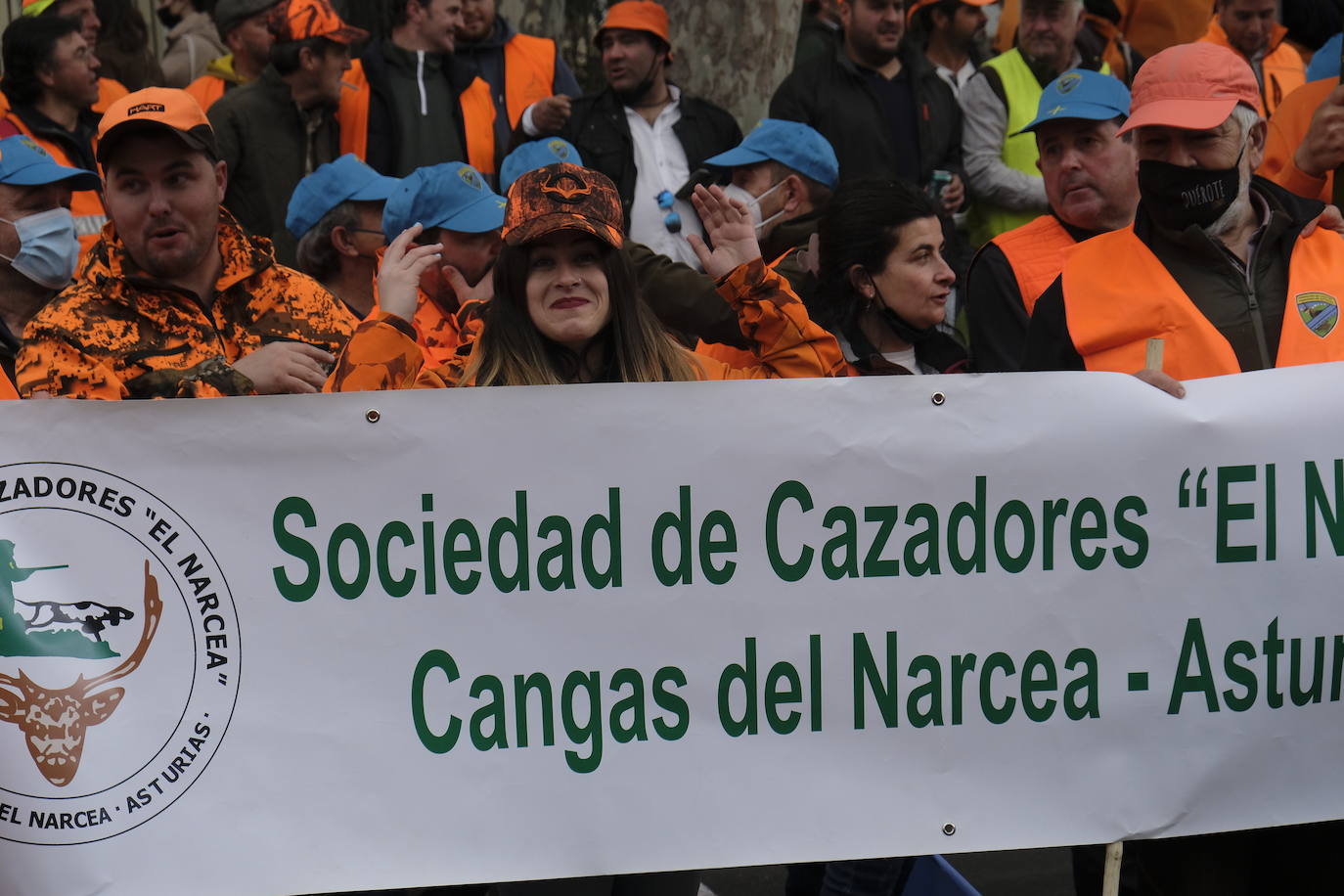 Decenas de miles de personas han tomado las calles de Madrid en una petición desesperada de auxilio al Gobierno por su supervivencia.