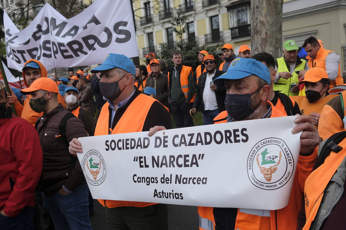 Decenas de miles de personas han tomado las calles de Madrid en una petición desesperada de auxilio al Gobierno por su supervivencia.