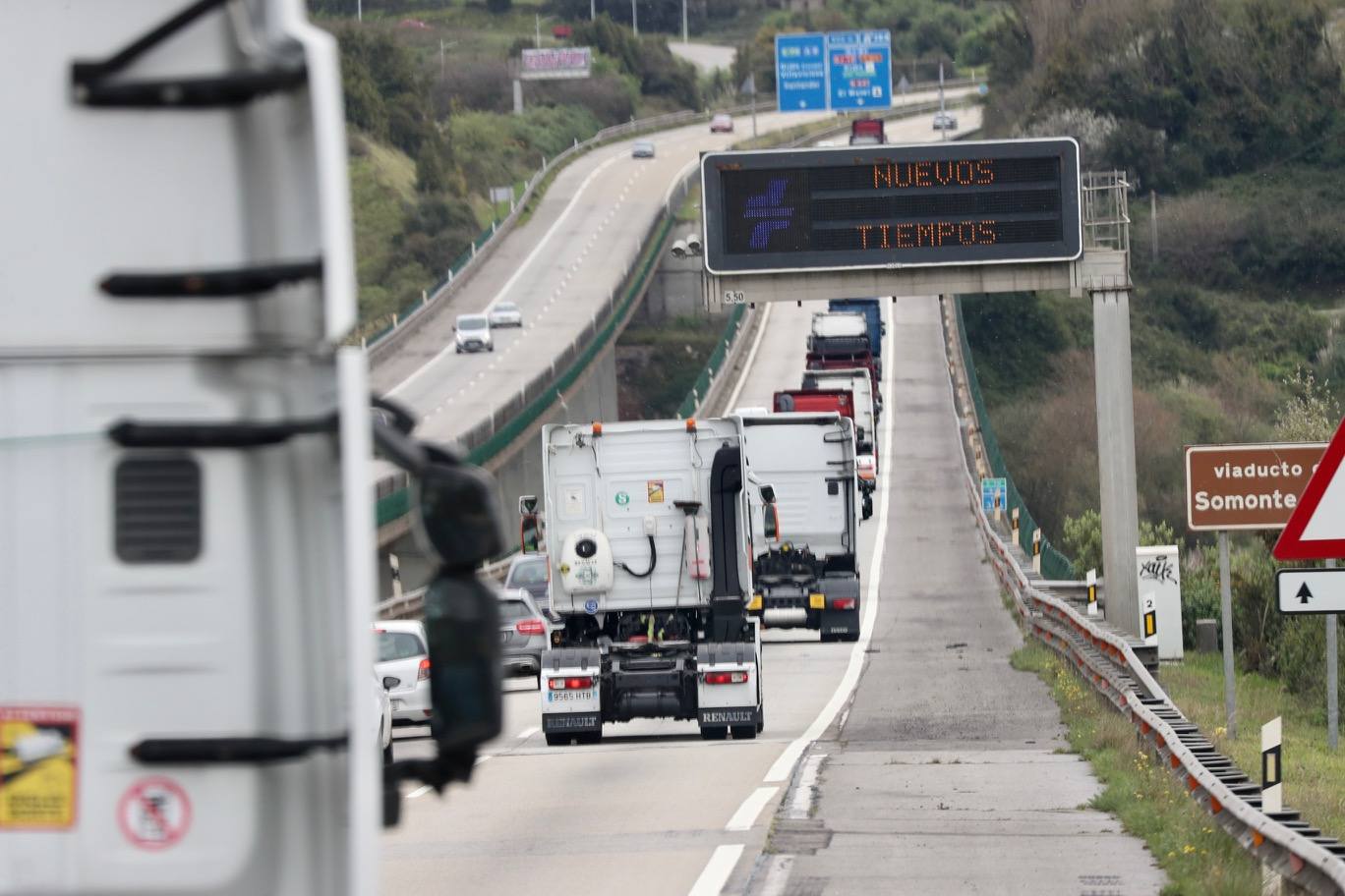 Fotos: Cientos de camiones colapsan el tráfico en la &#039;Y&#039;