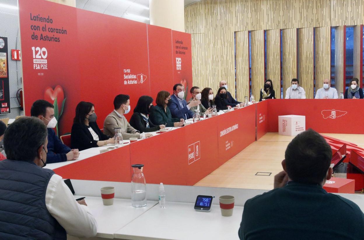 Primera reunión de la nueva ejecutiva de la FSA, ayer, en Oviedo. 