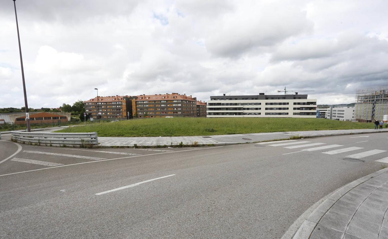 El terreno de la calle Alicia Concepción donde estará el ambulatorio de Nuevo Roces. 