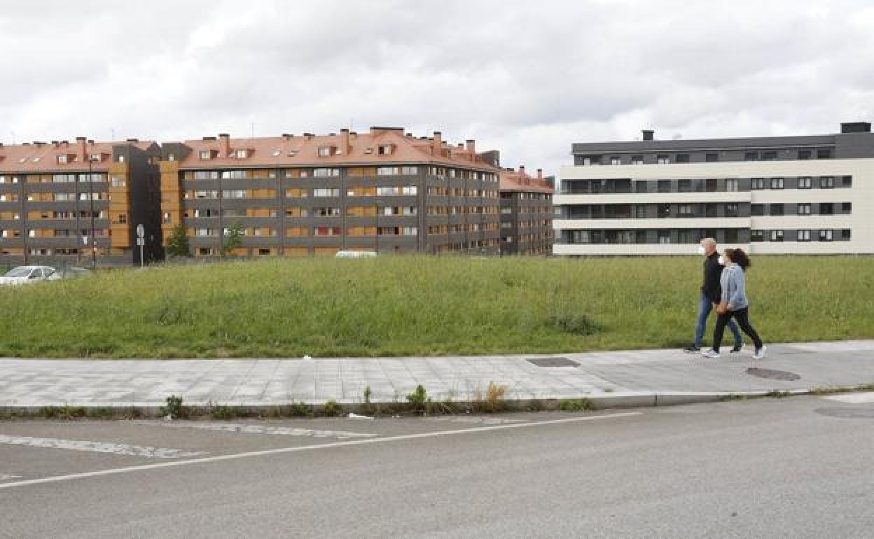 El terreno de la calle Alicia Concepción donde estará el ambulatorio de Nuevo Roces, en una imagen de archivo. 