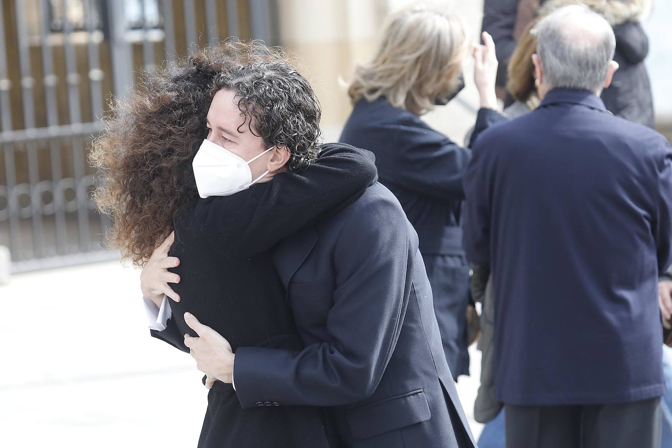 Familiares y amigos se reunieron este viernes en la iglesia de San Pedro para despedir a la gijonesa Elisa Fernández-Escandón, fallecida el pasado lunes en Madrid.