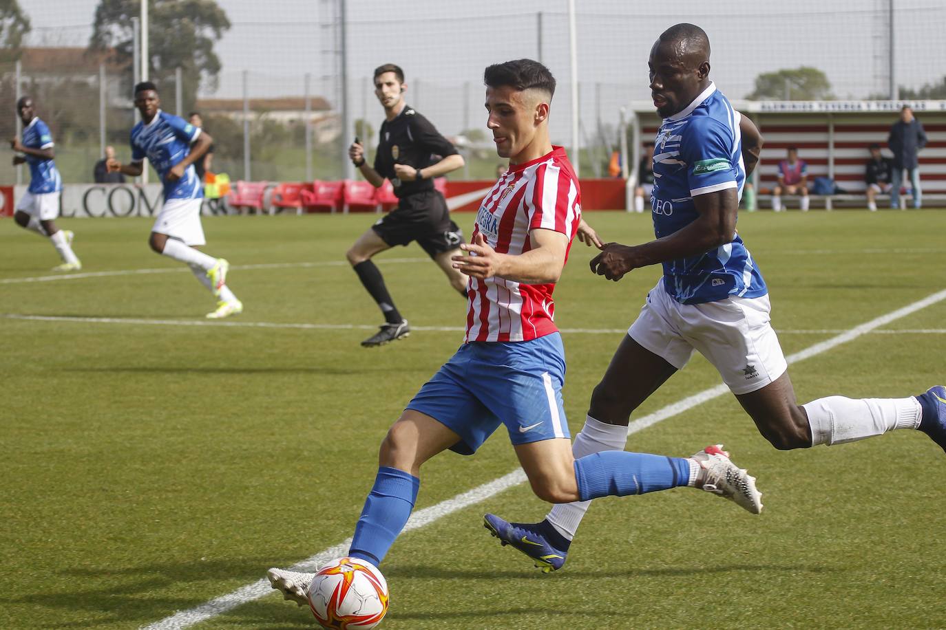 Fotos: Las mejores jugadas del Sporting B - San Martín (2-0)