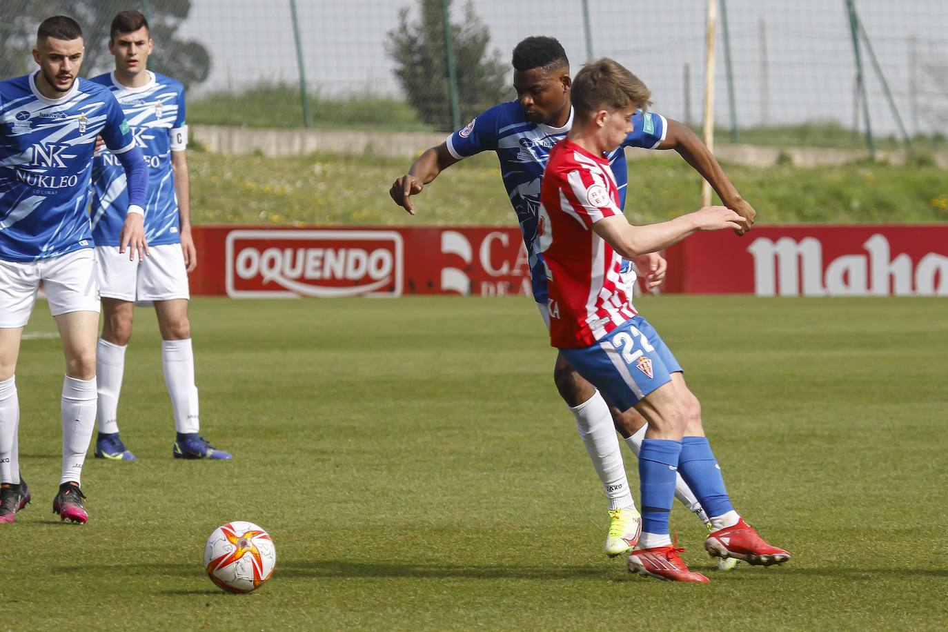 Fotos: Las mejores jugadas del Sporting B - San Martín (2-0)