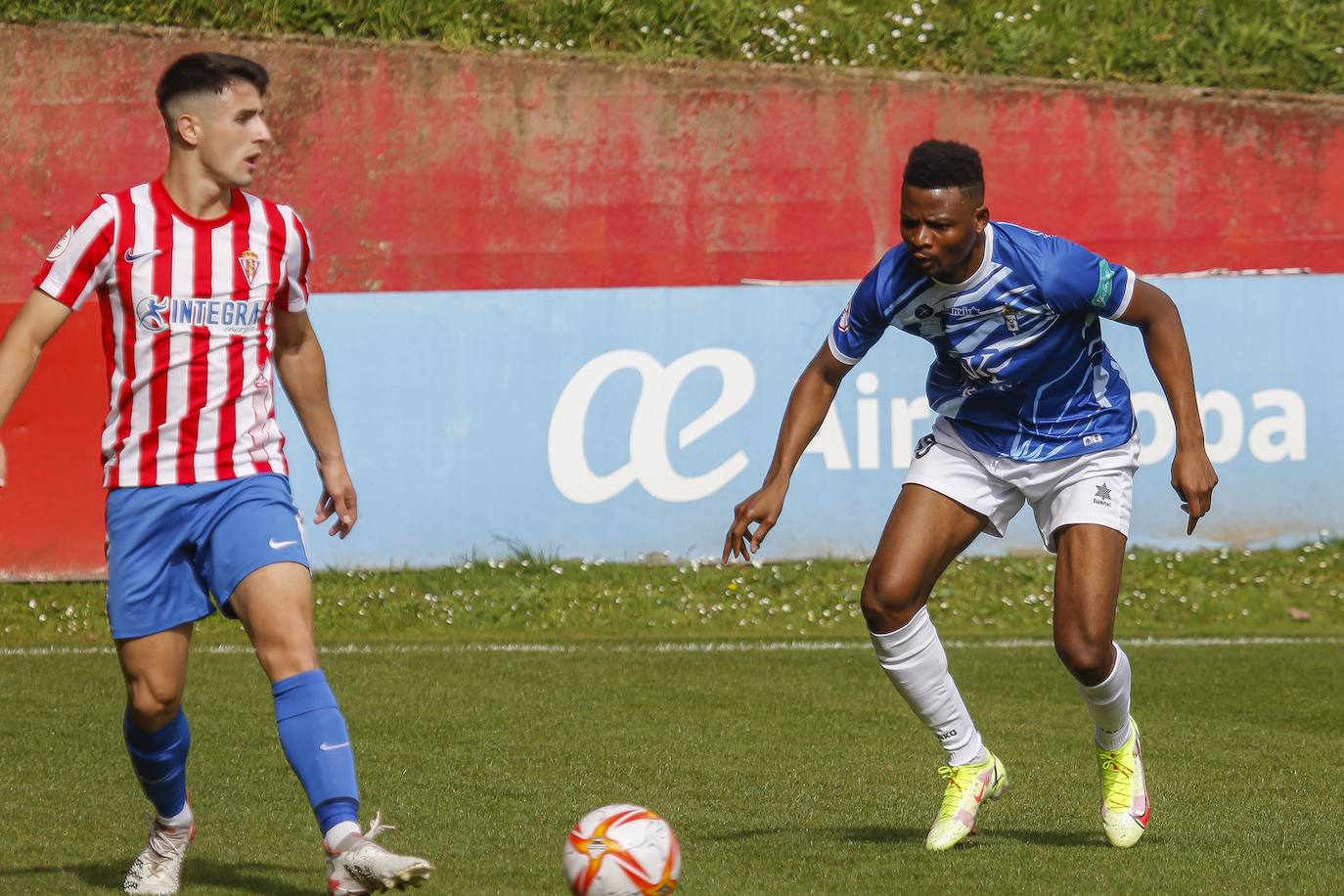 Fotos: Las mejores jugadas del Sporting B - San Martín (2-0)