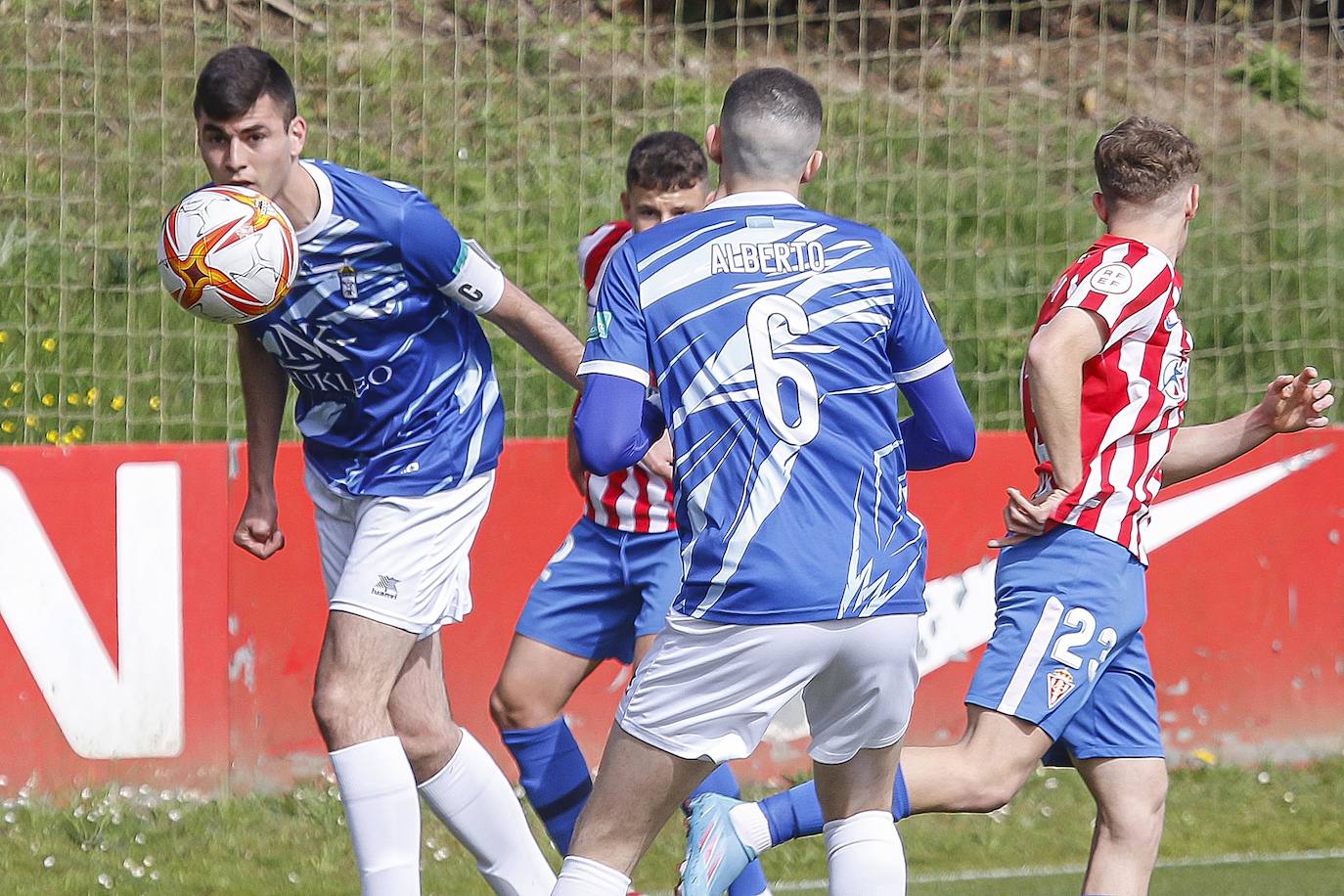 Fotos: Las mejores jugadas del Sporting B - San Martín (2-0)