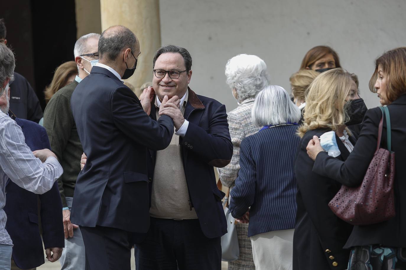 La Iglesia de Somió acogió este lunes la despedida a Gerónimo Lozano, catedrático de Ingeniería de la Construcción, fallecido el domingo a los 88 años en Gijón. Fue uno de los padres de la Escuela de Ingeniería del campus gijonés. 