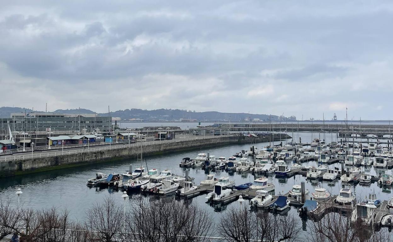 Los cielos asturianos permanecen nublados este martes.