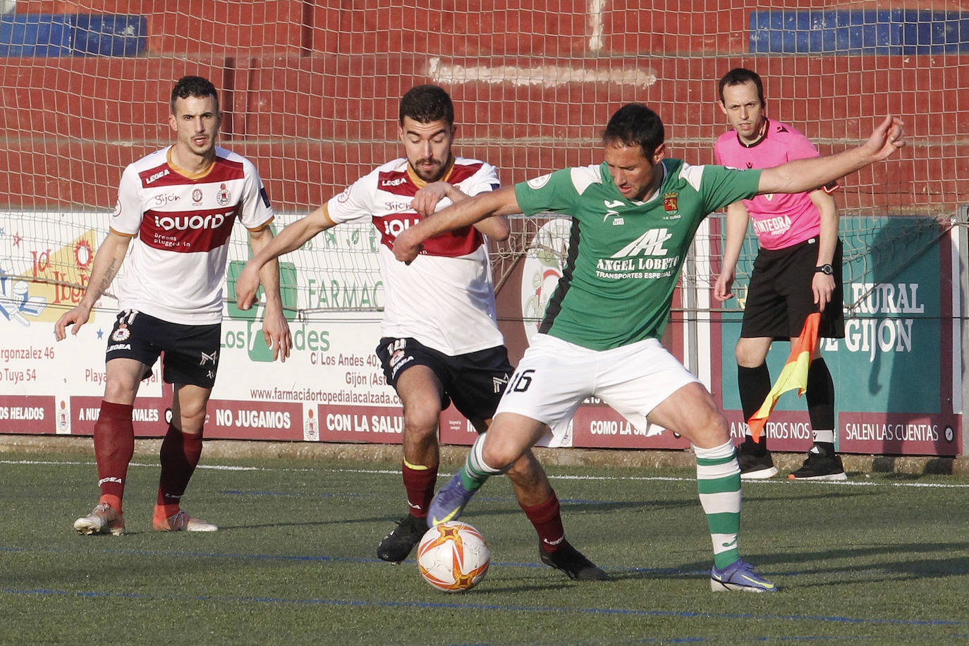 El Gijón Industrial encajó una derrota este miércoles en Santa Cruz ante el Llanes por 1-3 , uno de los equipos de la zona alta de la tabla de Tercera División. Los gijoneses están metidos en la zona de descenso.