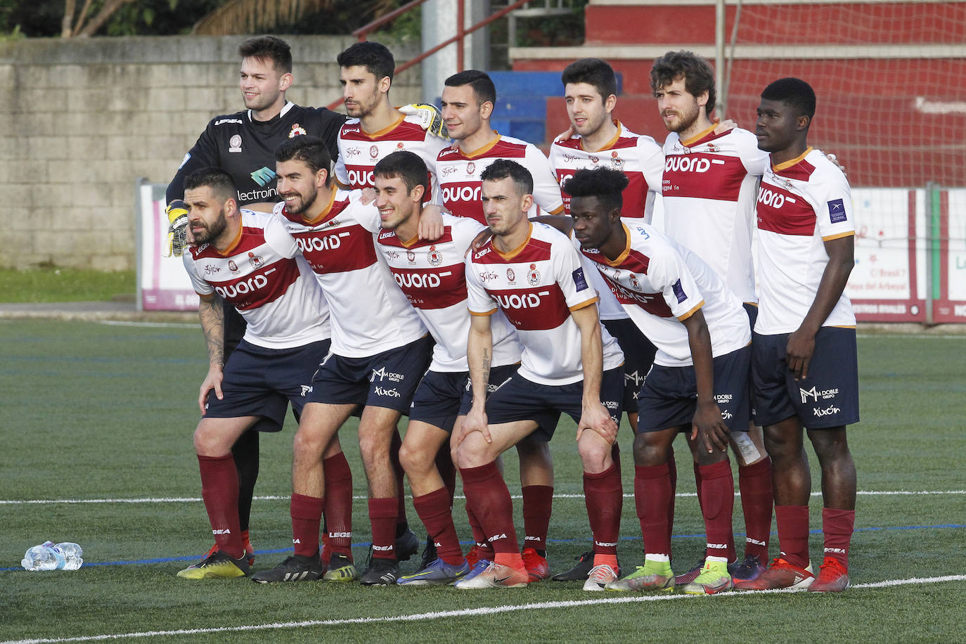 El Gijón Industrial encajó una derrota este miércoles en Santa Cruz ante el Llanes por 1-3 , uno de los equipos de la zona alta de la tabla de Tercera División. Los gijoneses están metidos en la zona de descenso.