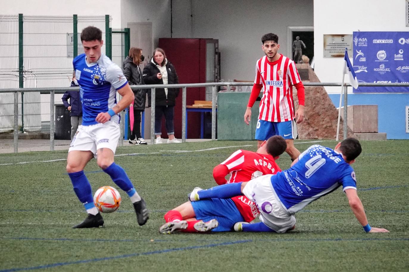 El encuentro entre el Urraca y el Sporting B finalizó sin goles (0 - 0). 