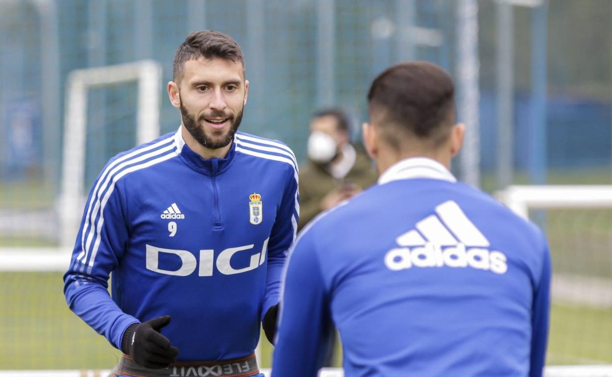 Borja Bastón durante un entrenamiento del Real Oviedo. 