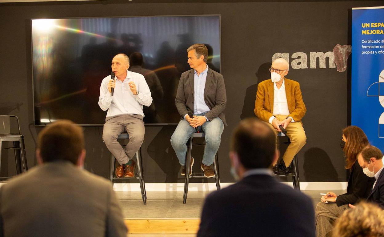 Jorge Rodríguez, Daniel Torres y Victor M. Izquierdo durante su intervención en el Foro 