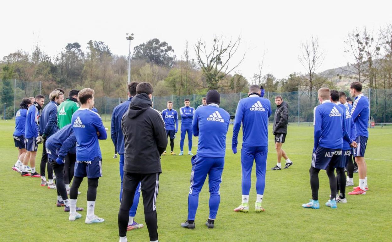 La plantilla azul, durante el entrenamiento de este viernes