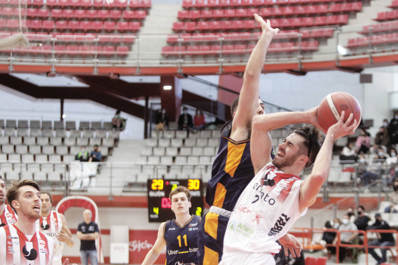 Fotos: Las mejores imágenes del Corinto Gijón Basket - Unicaja Banco Oviedo B