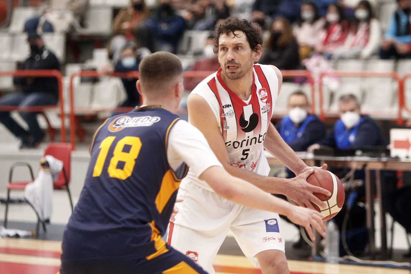Fotos: Las mejores imágenes del Corinto Gijón Basket - Unicaja Banco Oviedo B