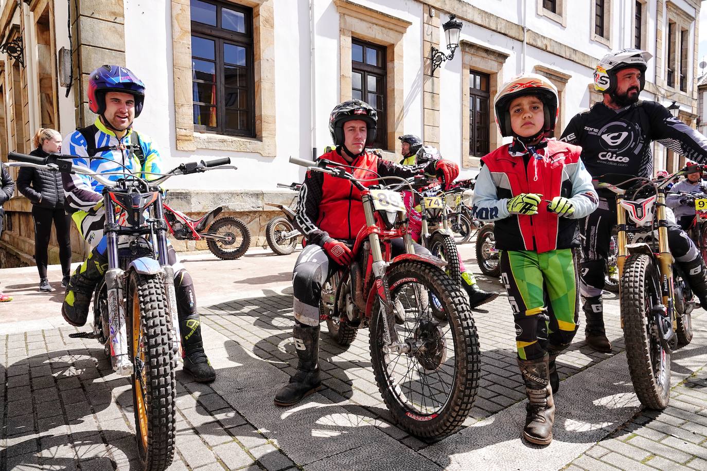 El Campeonato de Asturias de Trial ha arrancado en Cangas de Onís una nueva temporada con una prueba que también es puntuable para los campeonatos de la misma especialidad de Cantabria y el País Vasco bajo la organización del Moto Club Cuenca Minera y en colaboración con el Ayuntamiento cangués.