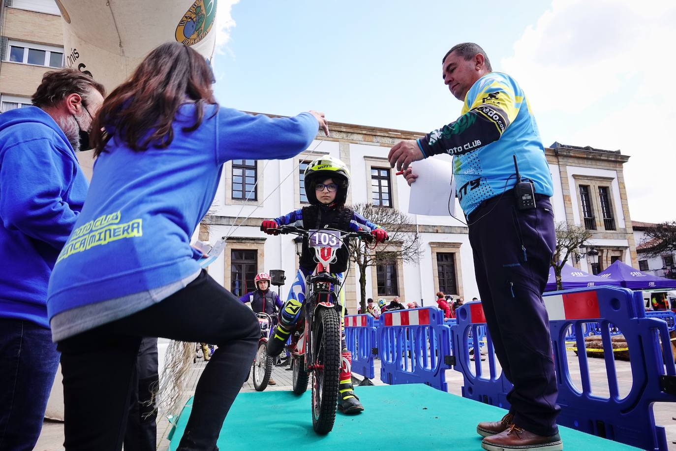 El Campeonato de Asturias de Trial ha arrancado en Cangas de Onís una nueva temporada con una prueba que también es puntuable para los campeonatos de la misma especialidad de Cantabria y el País Vasco bajo la organización del Moto Club Cuenca Minera y en colaboración con el Ayuntamiento cangués.