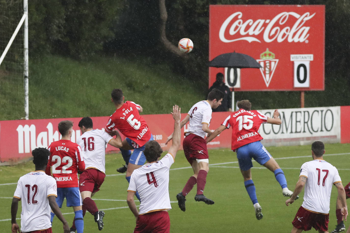Fotos: Las mejores imágenes del Sporting B - Gijón Industrial