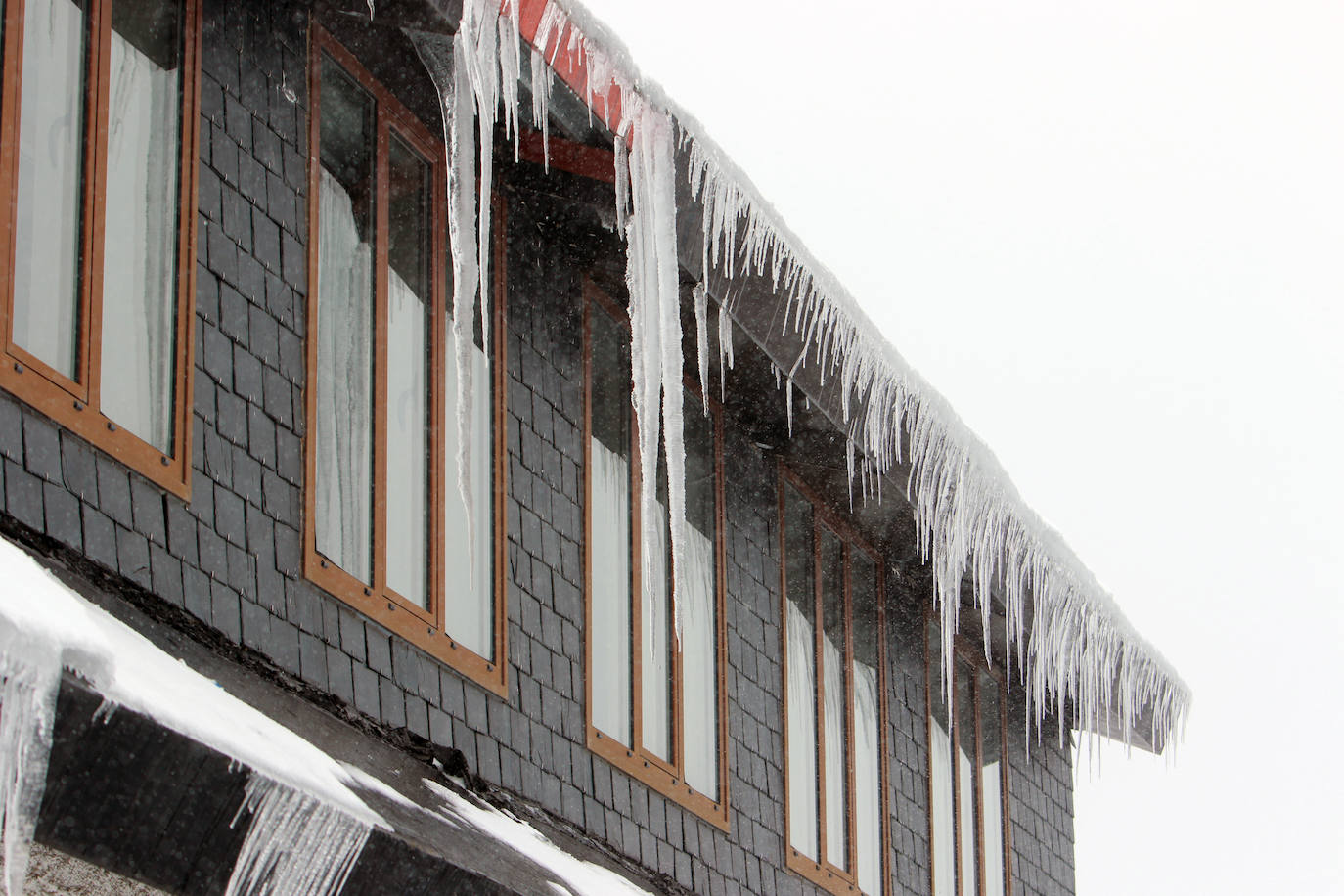 El temporal 'Ciril' ha dejado nevadas en la estación de Valgrande-Pajares 