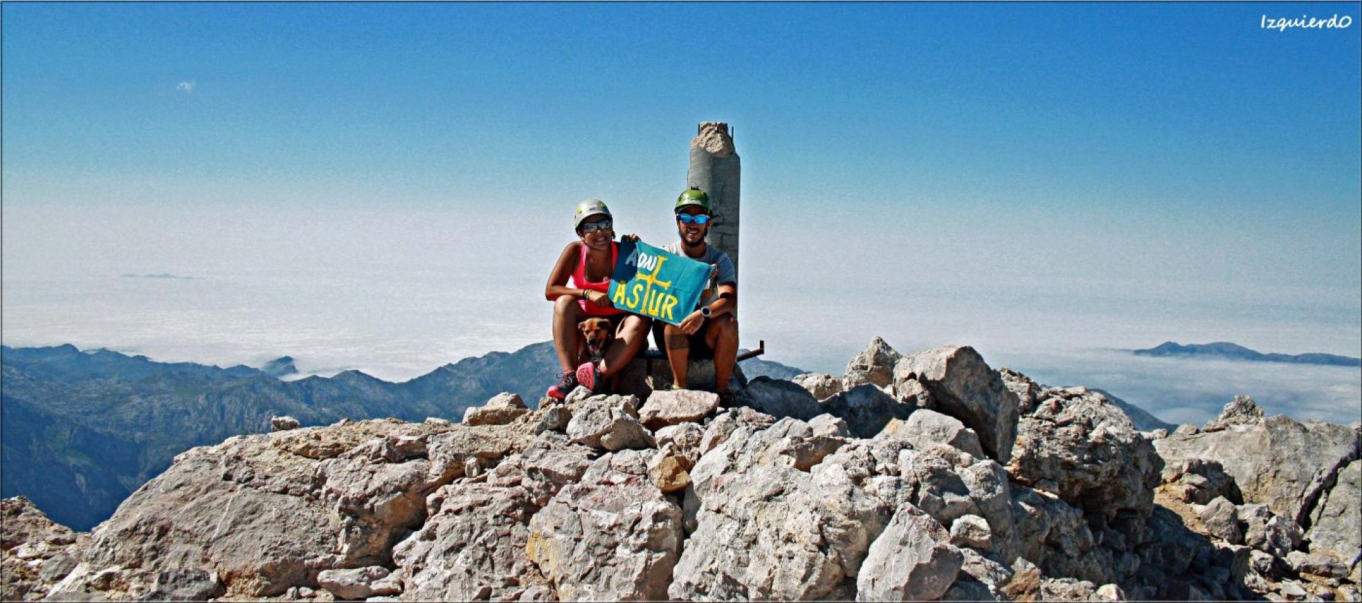 Torrecerredo. Aitor y Raquel, en la cumbre más alta de Picos de Europa.