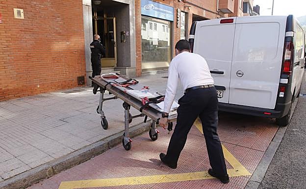 El sospechoso del asesinato de Oviedo, bajo vigilancia policial en el HUCA