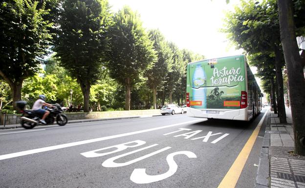 Parar o aparcar en estos carriles supone una multa de 200 euros