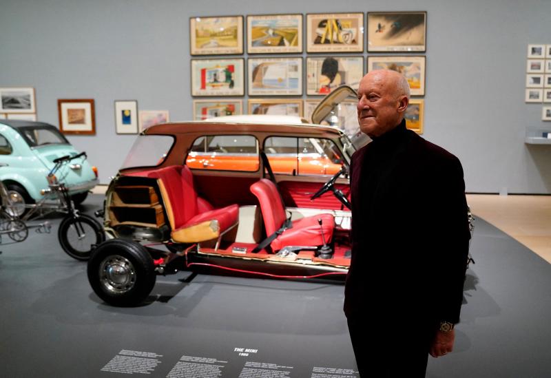 Norman Foster, arquitecto británico ha presentado 'Motion.Autos, ARt, Architeture'que vincula la dimensión artística del automóvil con la pintura, la escultura, la arquitectura, la fotografía y el cine.