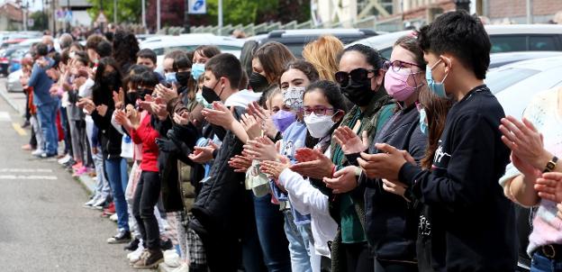 Una cadena humana contra el dolor y «el miedo a ir solas»