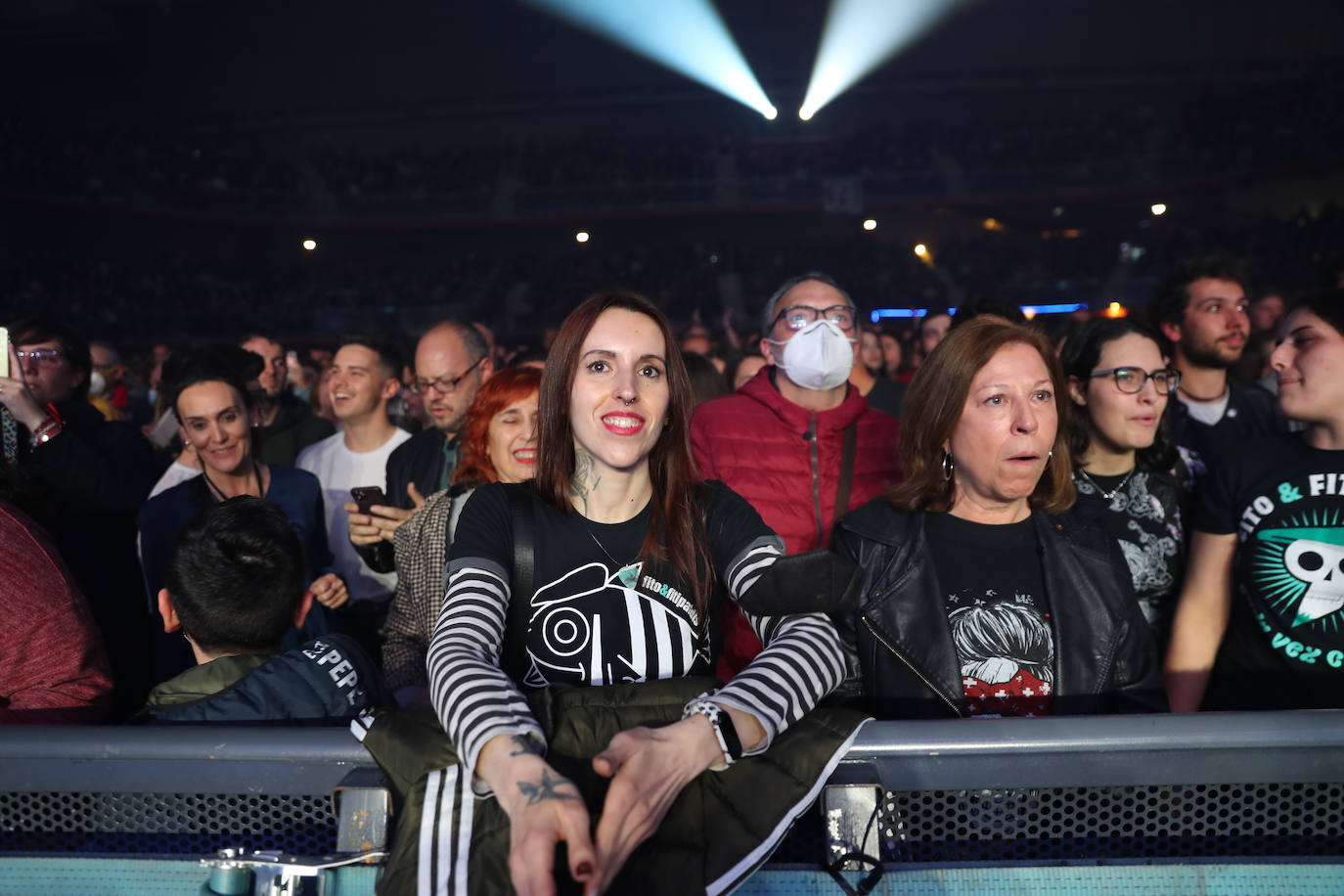 El bilbaíno y su banda ofrecieron una noche descomunal de rock en su esperada cita llenando el Palacio de los Deportes con 5.000 personas vibrando con sus canciones y con Morgan de teloneros.