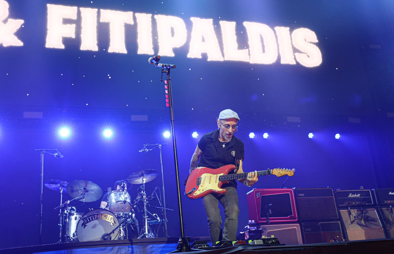 El bilbaíno y su banda ofrecieron una noche descomunal de rock en su esperada cita llenando el Palacio de los Deportes con 5.000 personas vibrando con sus canciones y con Morgan de teloneros.