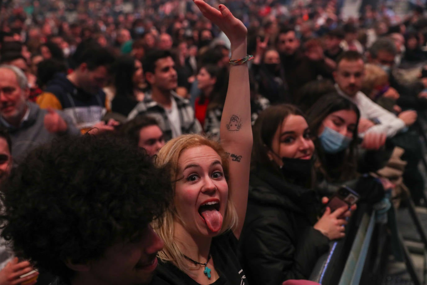 El bilbaíno y su banda ofrecieron una noche descomunal de rock en su esperada cita llenando el Palacio de los Deportes con 5.000 personas vibrando con sus canciones y con Morgan de teloneros.