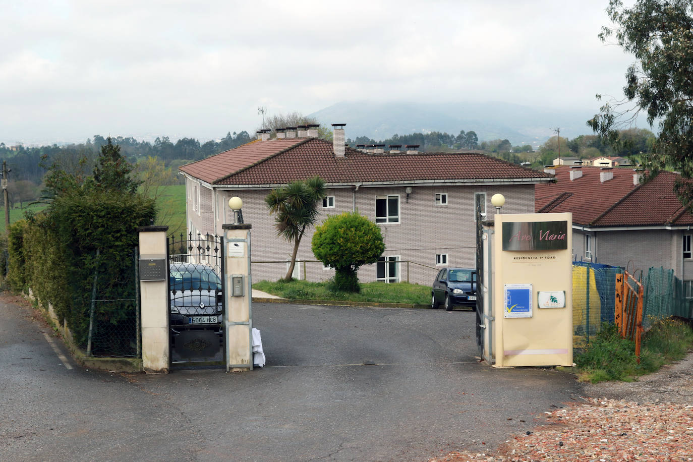 Un incendio provocado de madrugada en una residencia geriátrica de La Barganiza, en Siero, ha causado la muerte de un hombre y el desalojo de varios residentes.