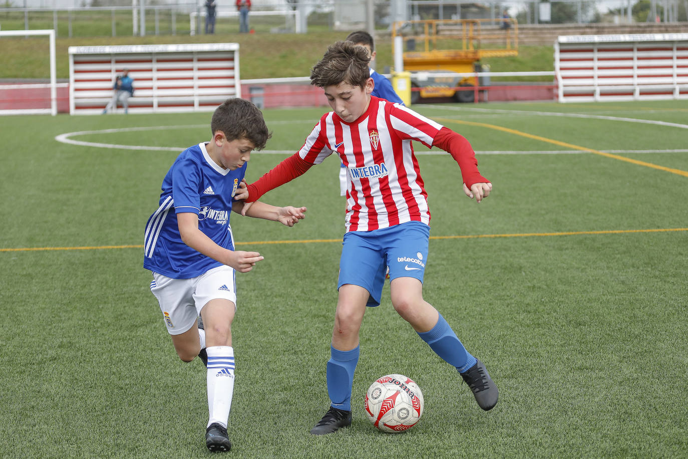 Fotos: Las mejores imágenes del derbi asturiano infantil y alevín