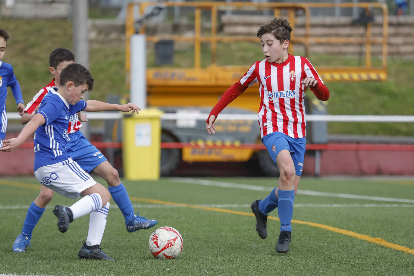 Fotos: Las mejores imágenes del derbi asturiano infantil y alevín
