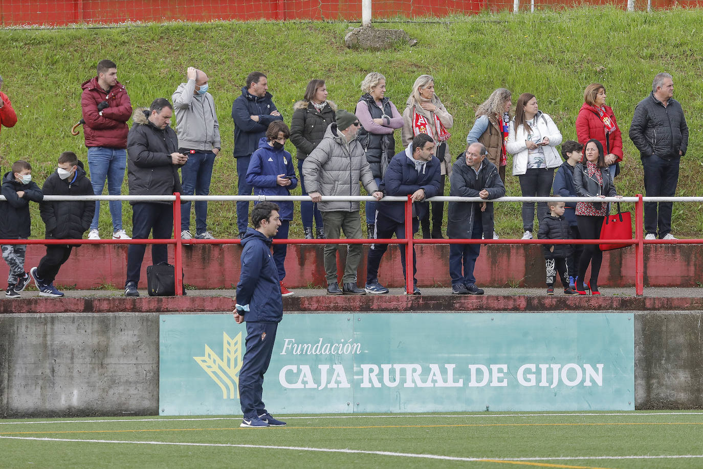 Fotos: Las mejores imágenes del derbi asturiano infantil y alevín
