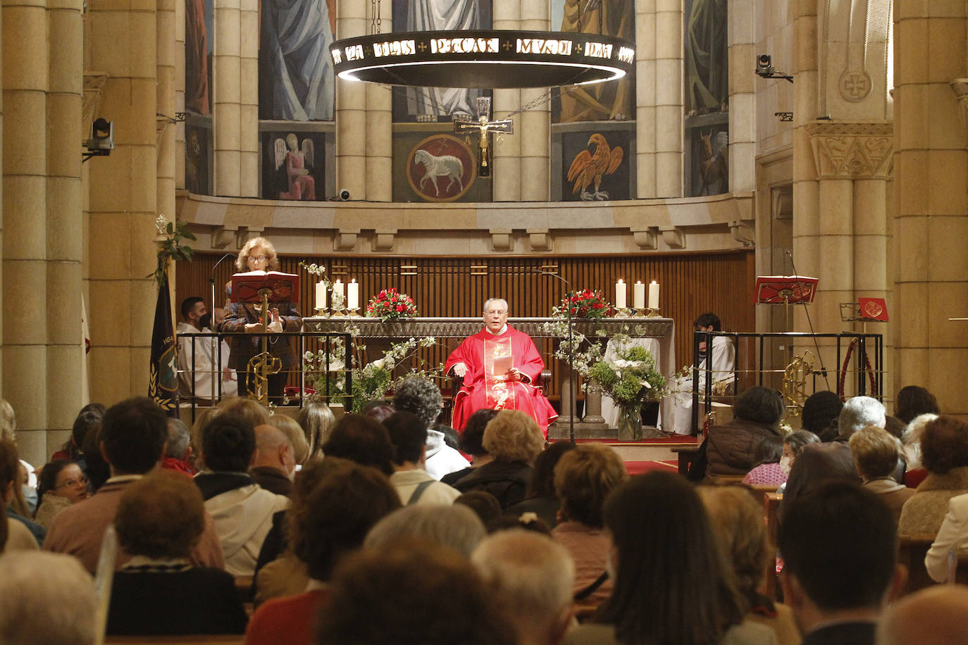 Las bendiciones de ramos vuelven triunfales junto a las procesiones de Semana Santa en el año en el que comienza la despedida de las restricciones por la pandemia.