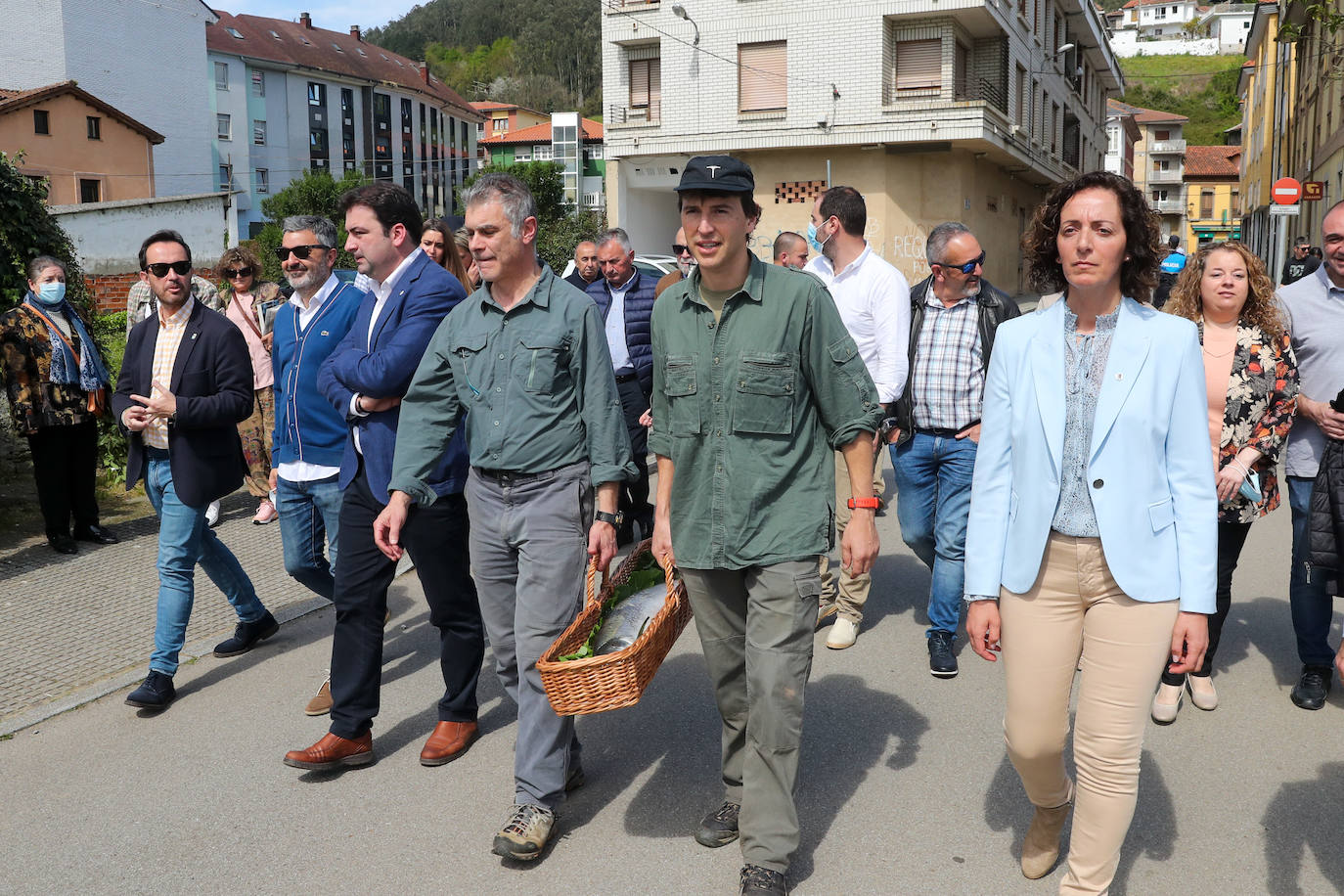 Fotos: Multitudinaria subasta del campanu en Cornellana